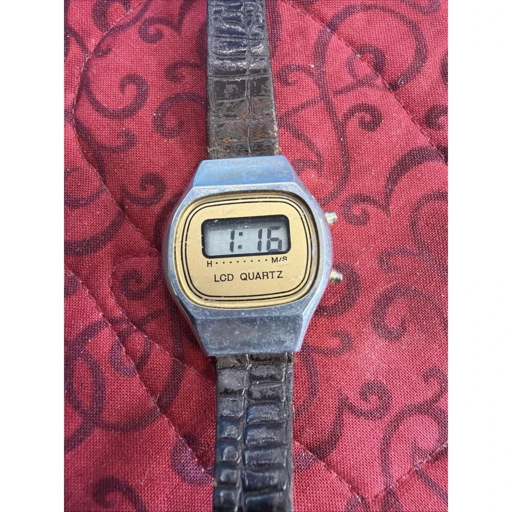 Vintage 1980s Digital LCD Quartz Watch – Retro Chrome & Gold Tone (Working)